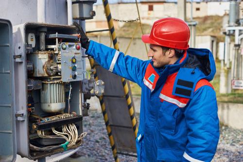 For the electrician to take 3,000, the electrical engineer to take 30,000?